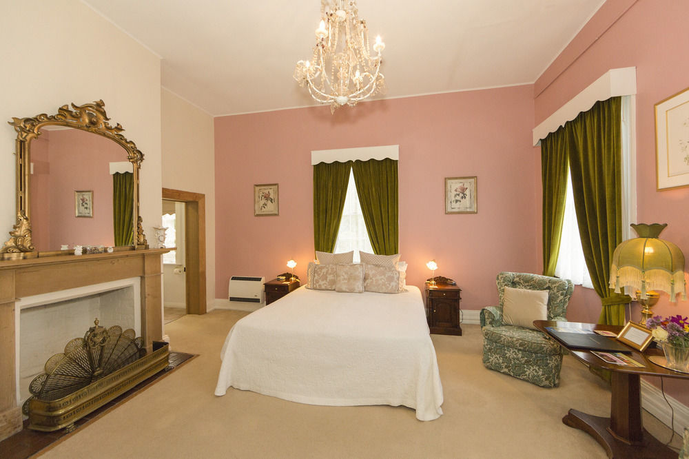The Racecourse Inn Longford Esterno foto