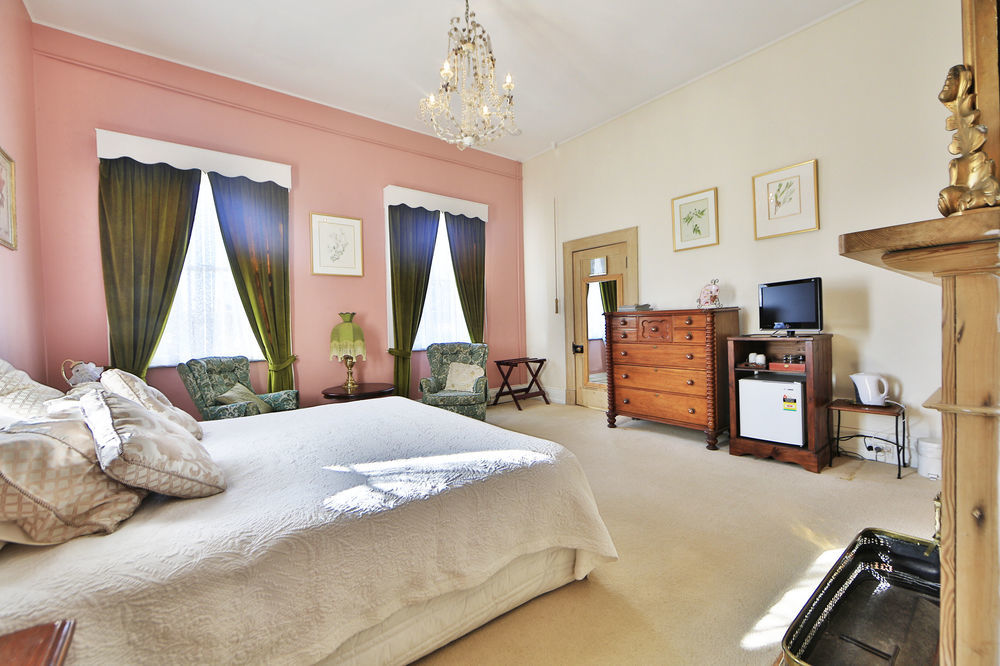 The Racecourse Inn Longford Esterno foto