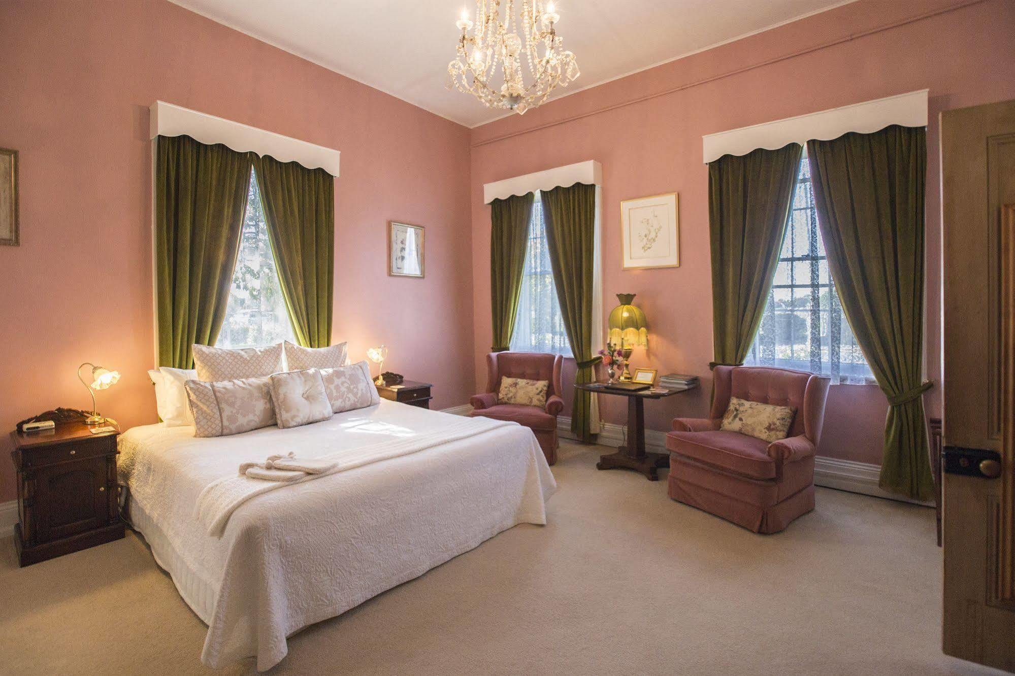 The Racecourse Inn Longford Esterno foto