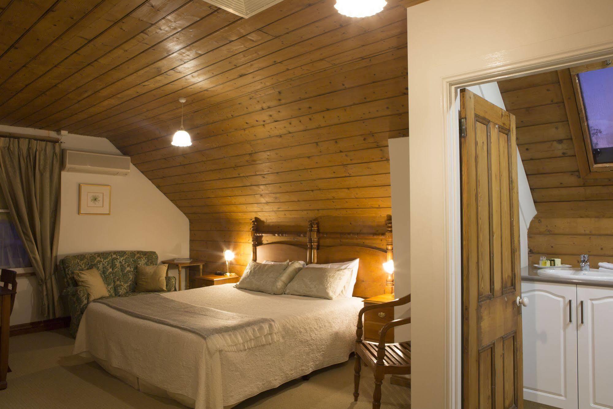 The Racecourse Inn Longford Esterno foto