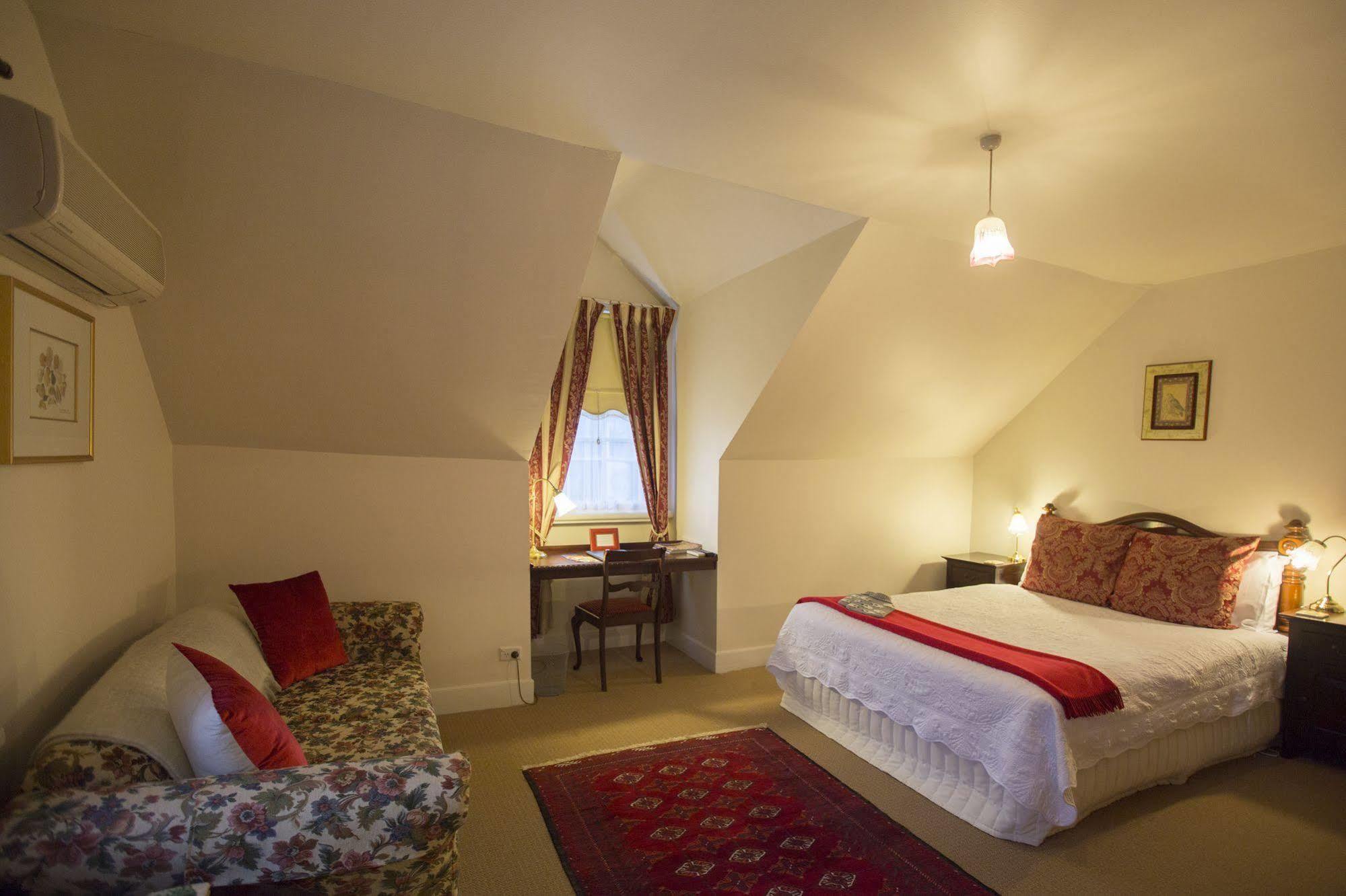 The Racecourse Inn Longford Esterno foto
