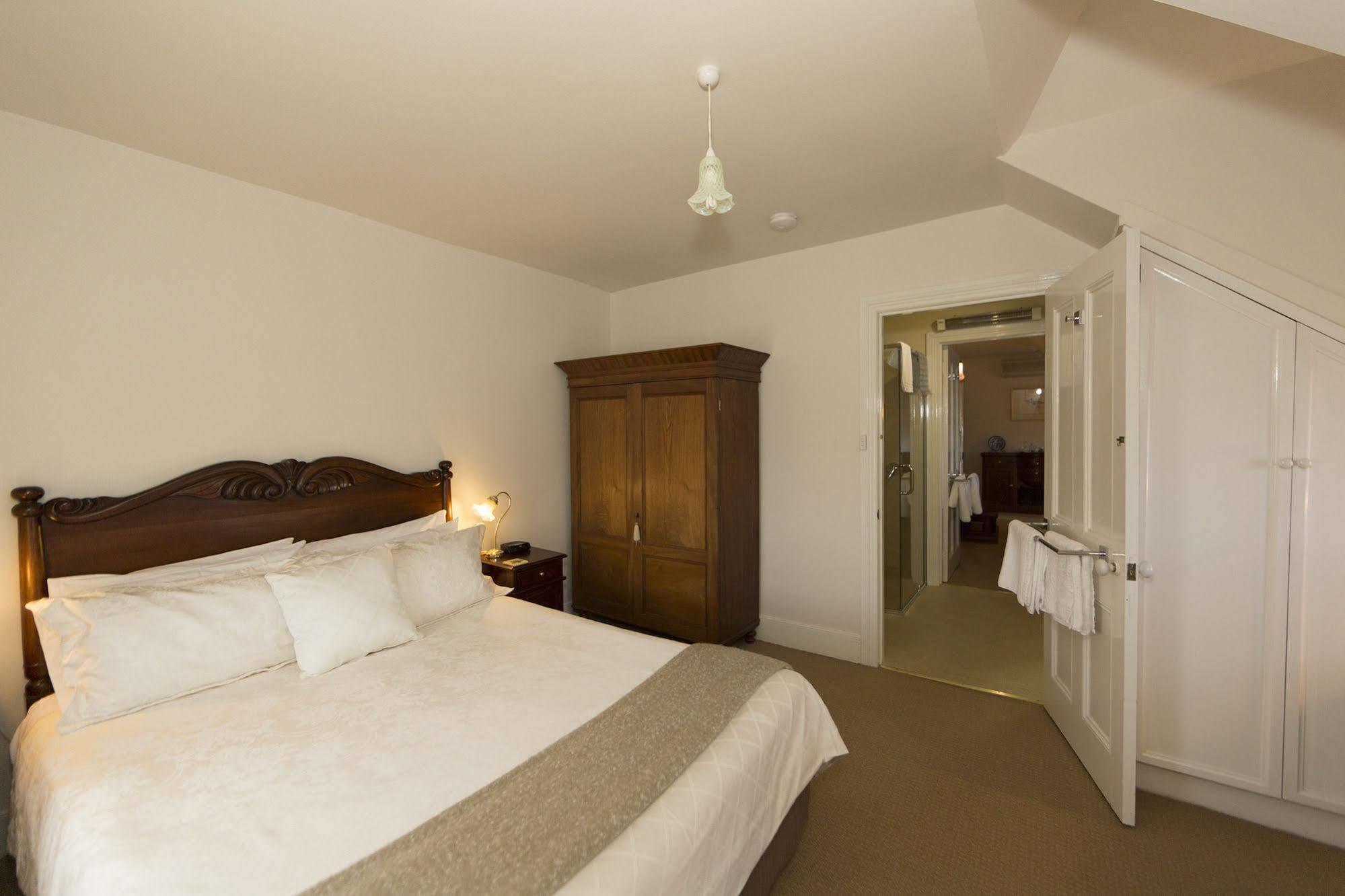 The Racecourse Inn Longford Esterno foto
